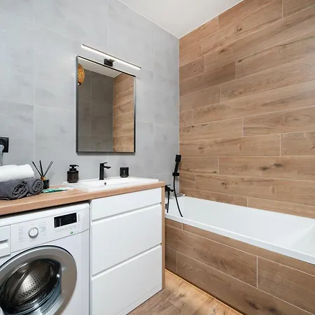 Rewolucji - 50m2, Working Desk, Balcony Apartment Lodz (Lodz)