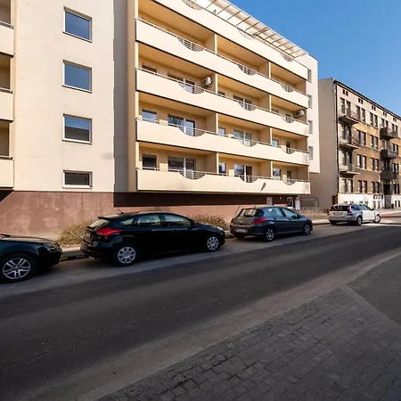 Lägenhet Rewolucji - 52m2, Parking - By Rentujemy